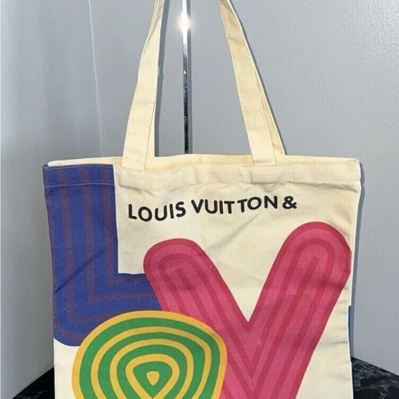 This is a limited edition Louis Vuitton tote from Shenzhen 2022 collectors lv - Picture 5 of 11